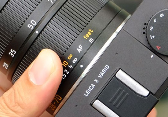 Xoay vòng chỉnh nét hết cỡ để bật chế độ AF. Máy ảnh Leica X Vario giá gần 70 triệu đồng tại Việt Nam