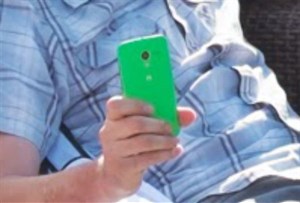 Điện thoại Moto X màu xanh xuất hiện