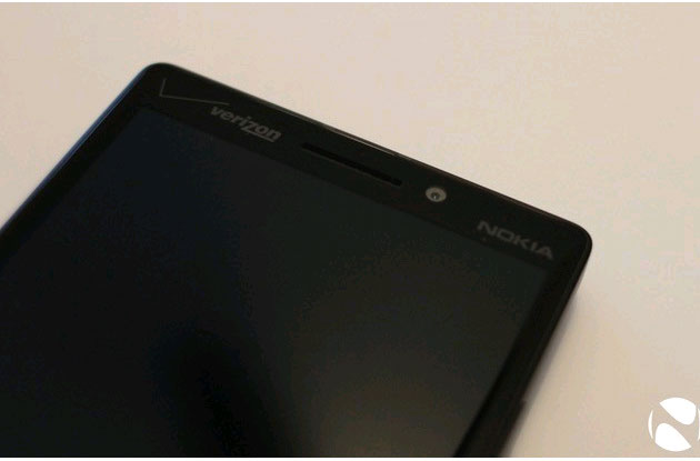 Điện thoại cảm ứng 3D Microsoft đang làm việc trên hai điện thoại cảm ứng 3D