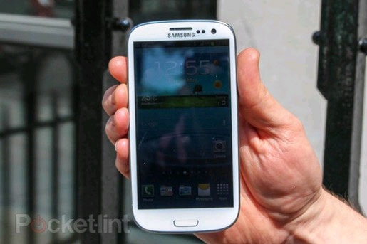 Khả năng hiển thị ngoài trời nắng Những khó chịu khi sử dụng smartphone ngày hè