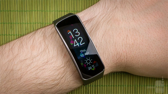 Samsung Gear Fit 6 sản phẩm công nghệ đẹp nhất nửa đầu 2014