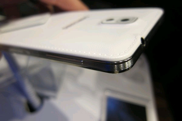 Samsung Galaxy Note 4 Samsung Galaxy Note 4 có phiên bản vỏ kim loại cao cấp