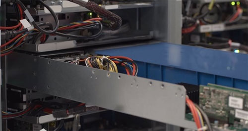 Google tùy chỉnh thiết kế các máy chủ để chúng gọn gàng và hoạt động hết công suất