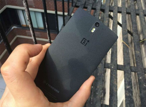 Mặt sau của OnePlus One