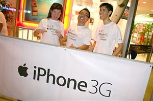 Xếp hàng giữa đêm mua iPhone 3G tại Singapore