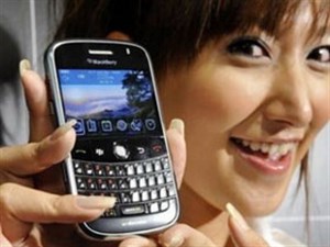 BlackBerry đang ở trong thế "trên đe dưới búa"