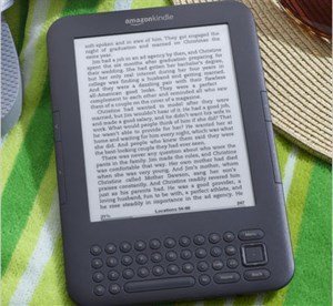 Thiết bị đọc sách điện tử Kindle bản mới hút khách