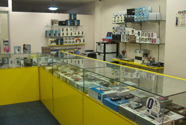 Giá điện thoại cao cấp thi nhau 'lao dốc'