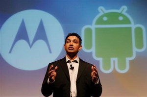 Cổ đông kiện Motorola vì "trao thân" cho Google