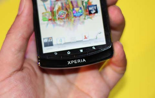 Xperia Neo L chính hãng giá 6,5 triệu
