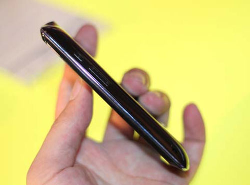 Xperia Neo L chính hãng giá 6,5 triệu