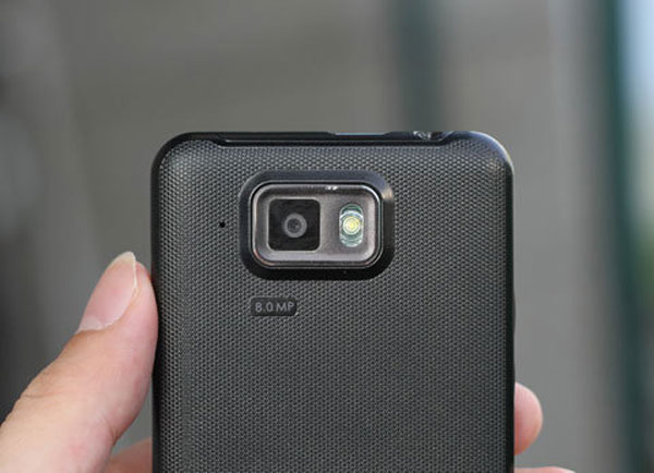 Smartphone hai sim dùng màn hình Super AMOLED đầu tiên ở VN