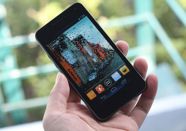 Smartphone hai sim dùng màn hình Super AMOLED đầu tiên ở VN