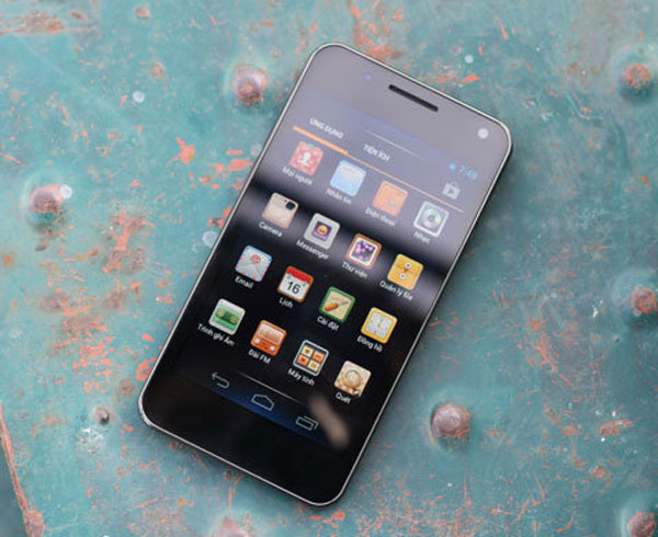 Smartphone hai sim dùng màn hình Super AMOLED đầu tiên ở VN