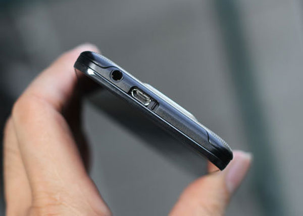 Smartphone hai sim dùng màn hình Super AMOLED đầu tiên ở VN