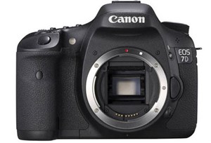 Canon 7D 'refurbished' rẻ hơn hàng mới 250 USD