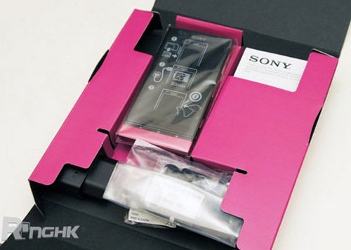 'Mở hộp' Sony Xperia P hồng