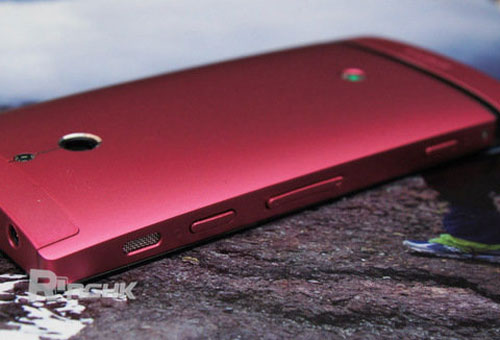 'Mở hộp' Sony Xperia P hồng