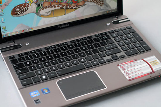 Laptop 3D không kính cấu hình 'khủng' tại VN