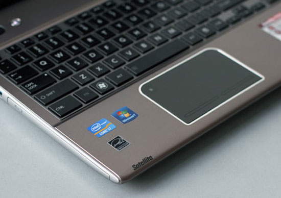 Laptop 3D không kính cấu hình 'khủng' tại VN