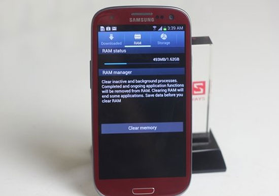'Mở hộp' Galaxy S III màu đỏ đầu tiên ở Việt Nam