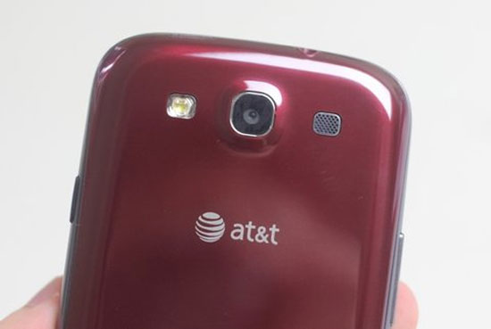 'Mở hộp' Galaxy S III màu đỏ đầu tiên ở Việt Nam