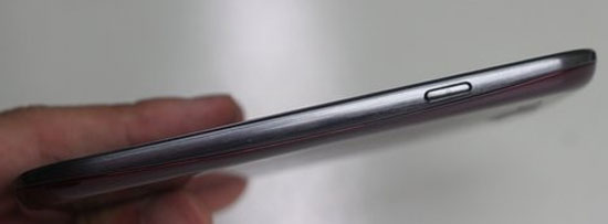 'Mở hộp' Galaxy S III màu đỏ đầu tiên ở Việt Nam