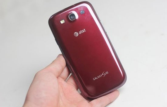 'Mở hộp' Galaxy S III màu đỏ đầu tiên ở Việt Nam