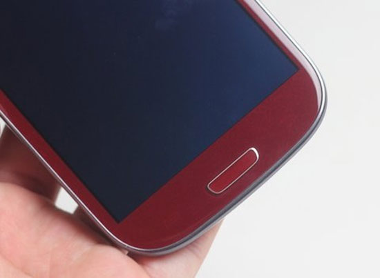 'Mở hộp' Galaxy S III màu đỏ đầu tiên ở Việt Nam