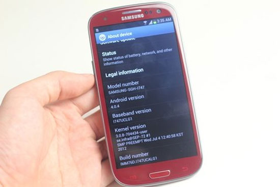 'Mở hộp' Galaxy S III màu đỏ đầu tiên ở Việt Nam