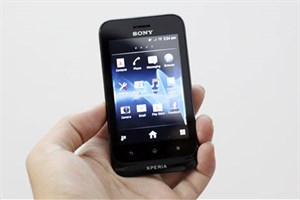 'Đập hộp' Sony Xperia Tipo tại VN