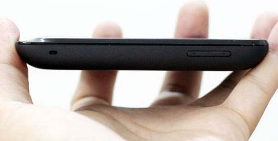 'Đập hộp' Sony Xperia Tipo tại VN