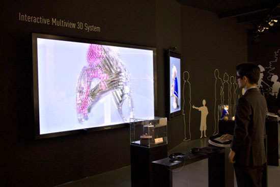 Panasonic trình diễn 3D đa góc nhìn trên màn hình 103 inch