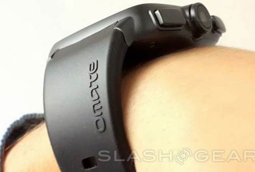 Smartwatch trang bị máy ảnh đầu tiên