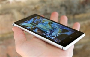 Nokia tiếp tục khoe Lumia 925, “trêu” Apple