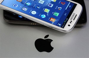 Apple tìm cách cấm Samsung bán hàng trên đất Mỹ