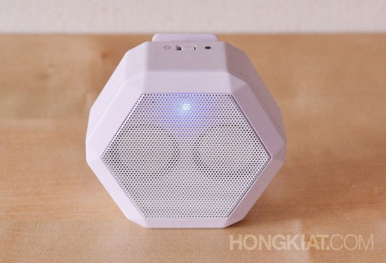 Boombot Rex có thiết kế phần khung bằng nhựa ABS Loa Boombot Rex gọn nhẹ, chống thấm nước