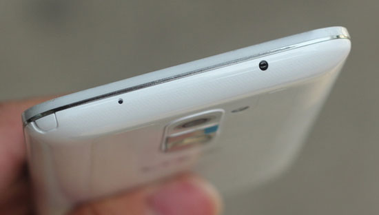 Đỉnh máy với micro phụ, mắt hồng ngoại. Smartphone G2 cao cấp nhất của LG có mặt ở Việt Nam