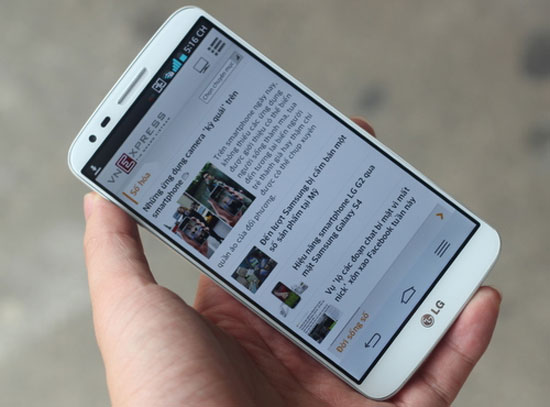 Chiếc LG G2 thương mại đầu tiên về Việt Nam có thể hoạt động bình thường. Smartphone G2 cao cấp nhất của LG có mặt ở Việt Nam