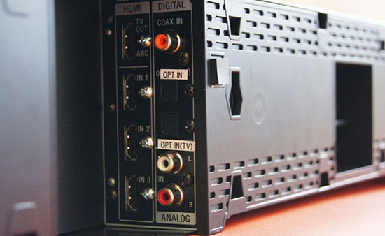 HT-ST7 hỗ trợ các kết nối không dây phổ biến hiện nay như Bluetooth và NFC. Loa Sony HT-ST7 chất âm như rạp hát chuyên nghiệp