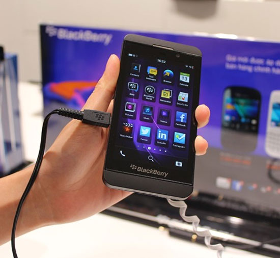 BlackBerry Z10 hỗ trợ tốt cả các ứng dụng công việc lẫn giải trí như chơi game, xem phim, nghe nhạc. Doanh số BlackBerry Z10 tăng gấp 3 lần trong tháng 7