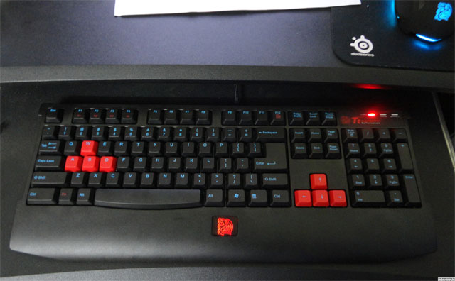 Thermaltake Tt eSports KNUCKER Top bàn phím cho game thủ đáng mua dưới 1 triệu đồng