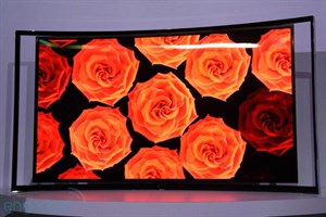 TV Samsung màn hình cong giá 9000 USD