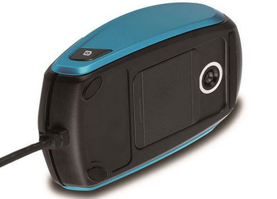 Tích hợp mặt dưới chuột là camera 2 megapixel Genius Cam Mouse - Chuột tích hợp camera 2 “chấm”