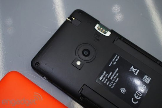 Lumia 625 màn hình 4.7 inch giá chưa đến 6 triệu đồng ở Việt Nam