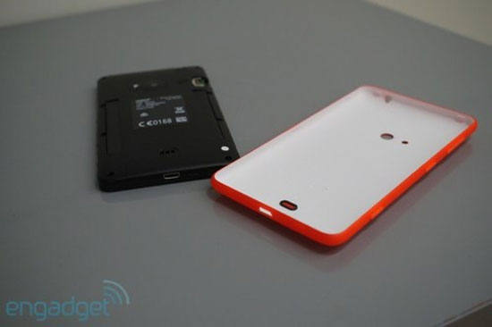 Lumia 625 màn hình 4.7 inch giá chưa đến 6 triệu đồng ở Việt Nam