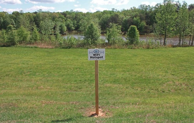 Vì sao Wi-Fi trên máy tính luôn bắt sóng tốt hơn trên điện thoại?