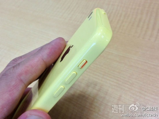 iPhone 5C xuất hiện kèm phụ kiện ốp lưng trong suốt