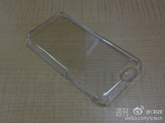iPhone 5C xuất hiện kèm phụ kiện ốp lưng trong suốt