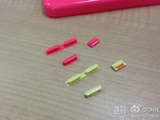 iPhone 5C xuất hiện kèm phụ kiện ốp lưng trong suốt